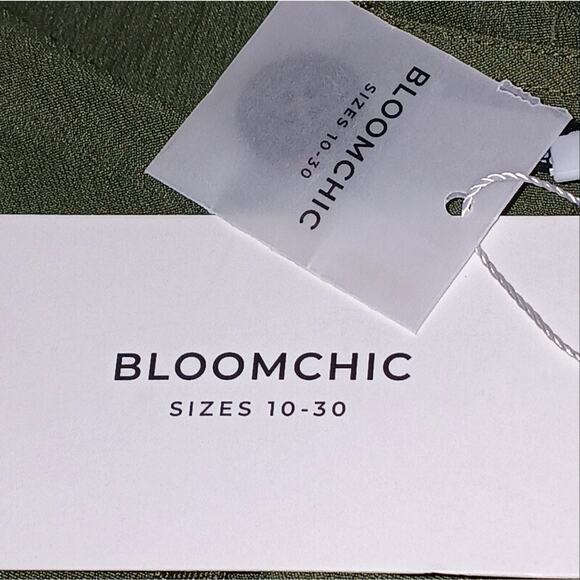 NWT Bloomchic V-Neck Jumpsuit Size 26 - Picture 8 of 9